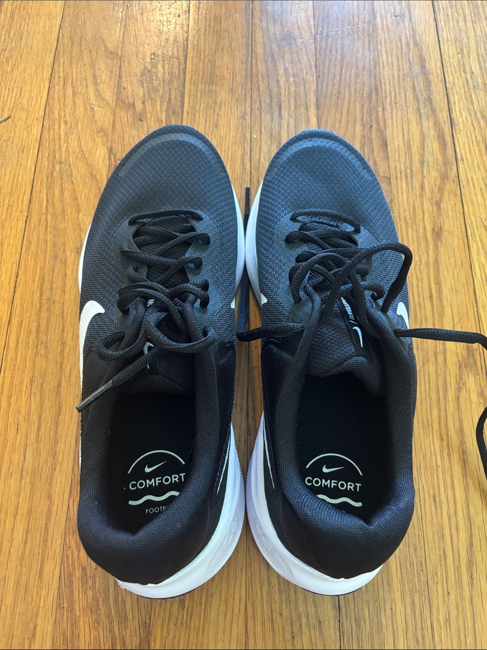 Nike Revolution - Picture 3 of 5